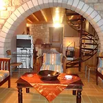 Menina Farm Kalamata Countryside בית כפרי *