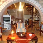 Menina Farm Kalamata Countryside בית כפרי Perivolákia