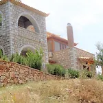 Menina Farm Kalamata Countryside 乡村民宿