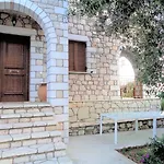 Menina Farm Kalamata Countryside בית כפרי Perivolákia