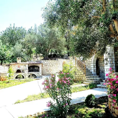 Menina Farm Perivolakia