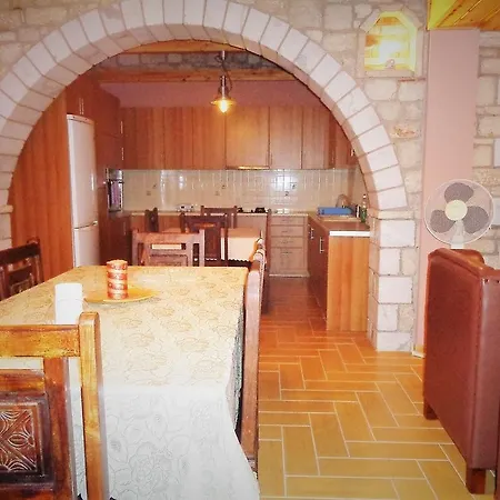 Menina Farm Kalamata Countryside 컨트리하우스