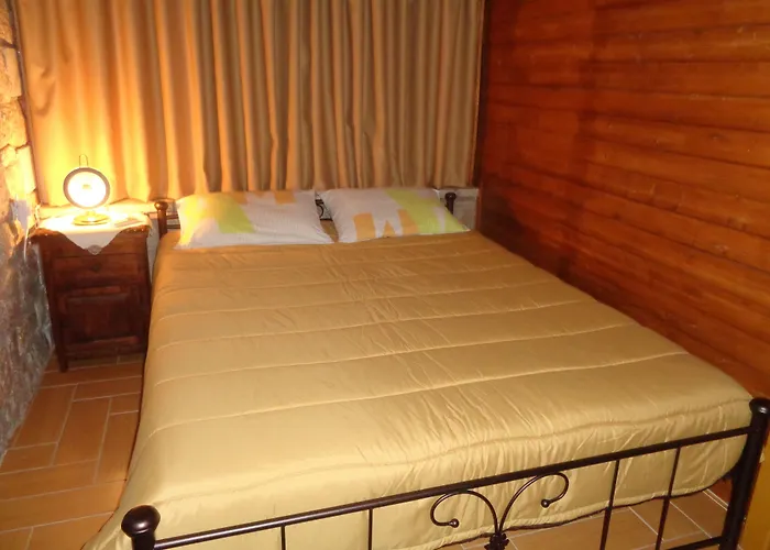 Menina Farm Kalamata Countryside בית כפרי Perivolákia