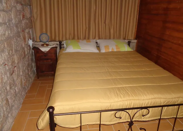 Menina Farm Kalamata Countryside בית כפרי Perivolákia