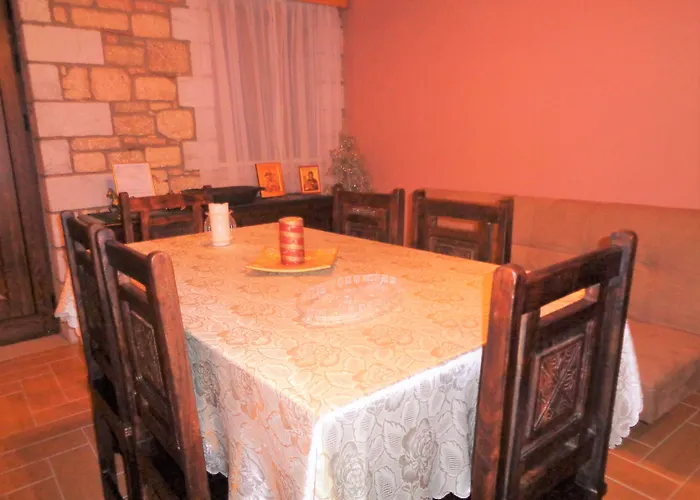 Menina Farm Kalamata Countryside בית כפרי *