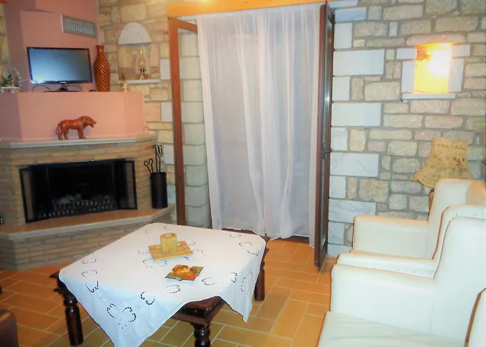 Menina Farm Kalamata Countryside בית כפרי Perivolákia