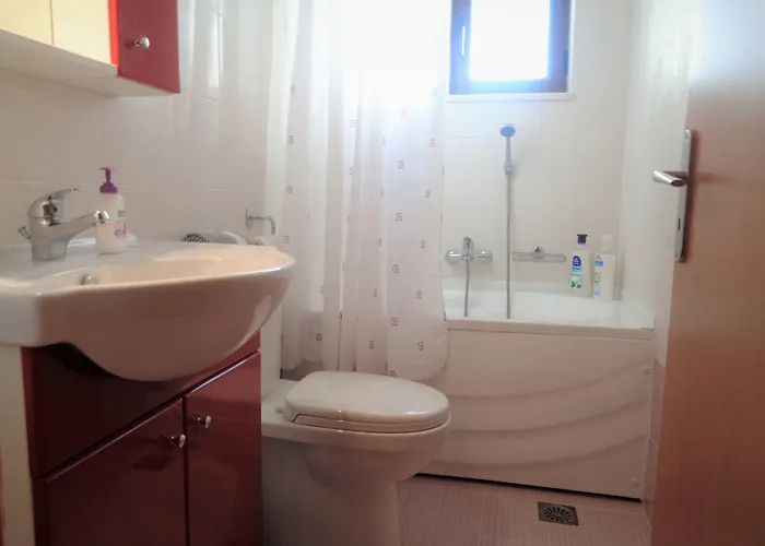 Menina Farm Kalamata Countryside בית כפרי Perivolákia