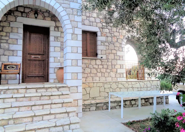 Menina Farm Kalamata Countryside בית כפרי Perivolákia